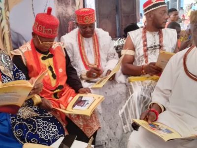 Cross section of Frontline traditional rulers led by Eze Oliver  Ohanweh, extreme left, Photo by Everest Ezihe, Lagos.